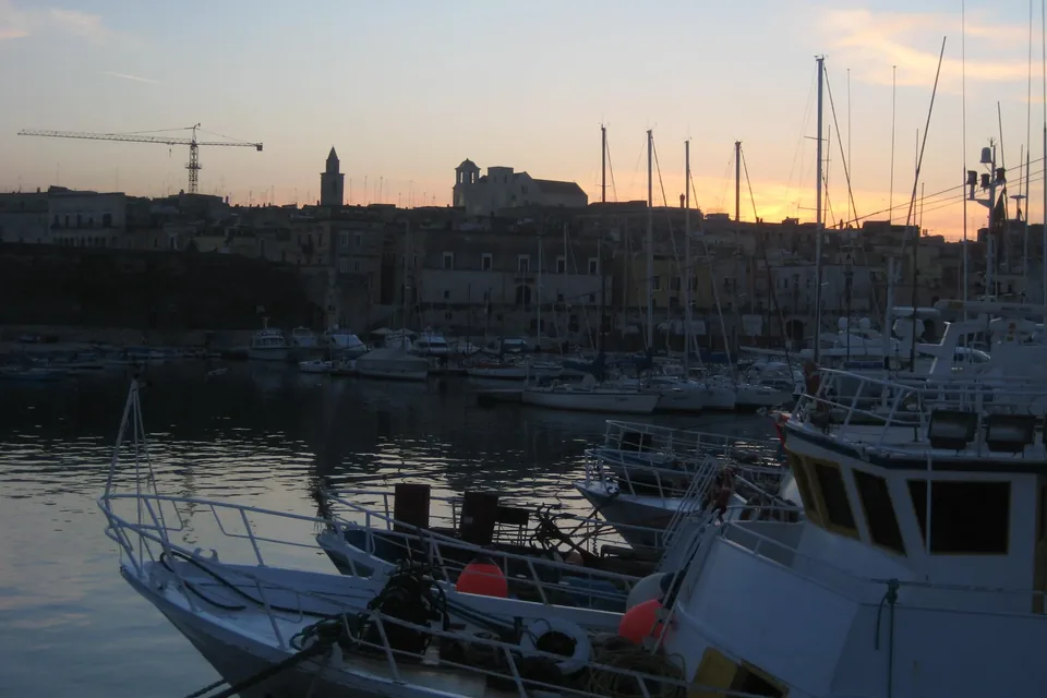 Porto di Bisceglie visto dal molo borbonico