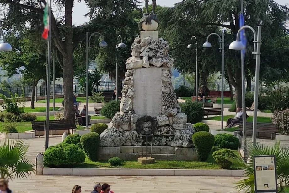 Monumento ai caduti a Cisternino