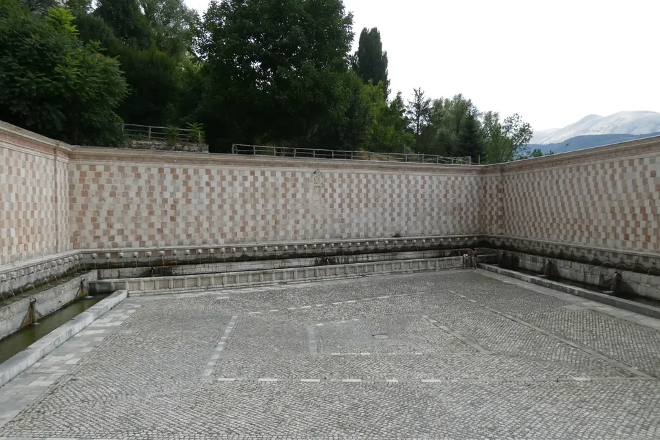L’Aquila, la Fontana delle 99 Cannelle