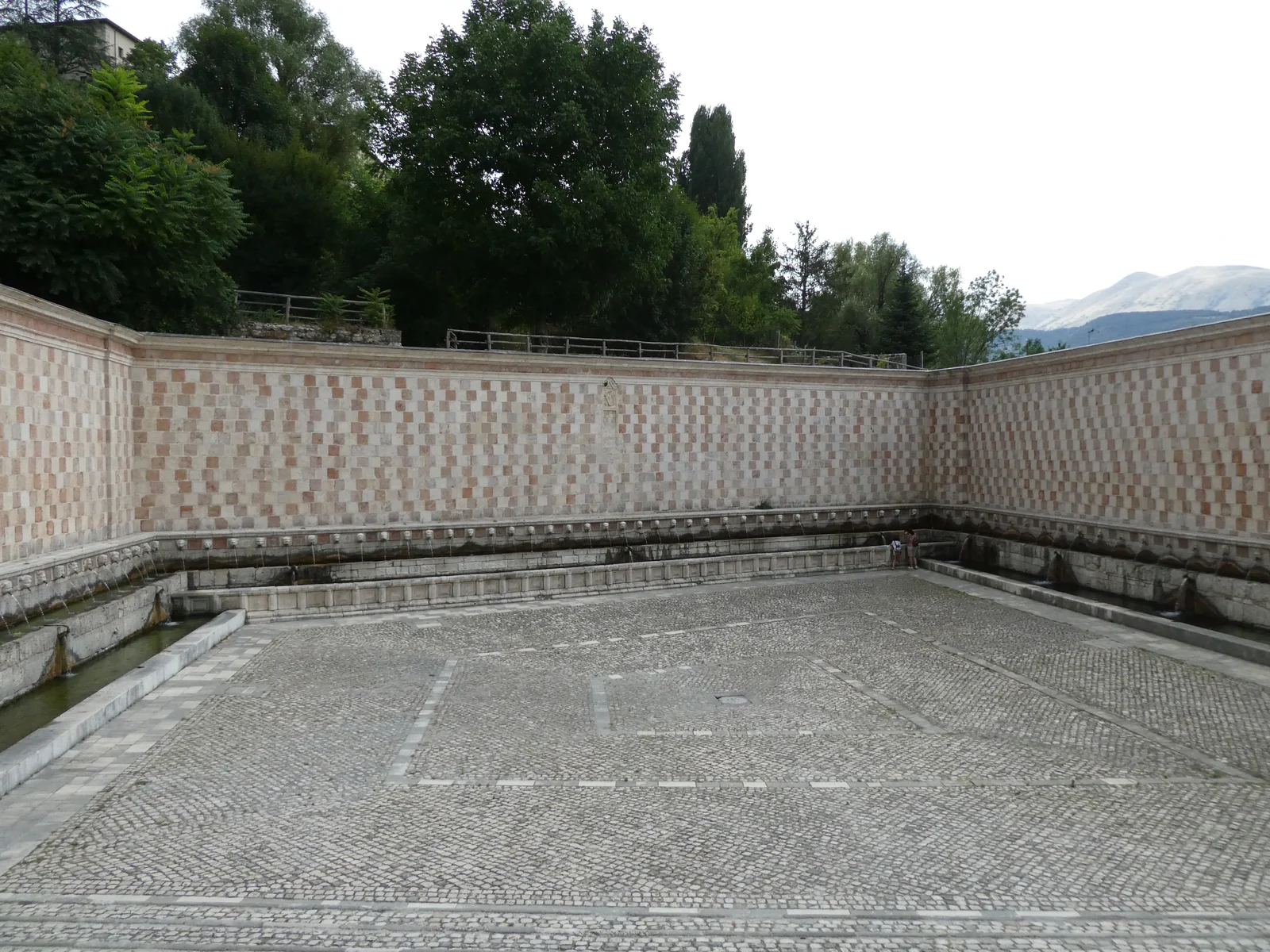 L’Aquila, la Fontana delle 99 Cannelle