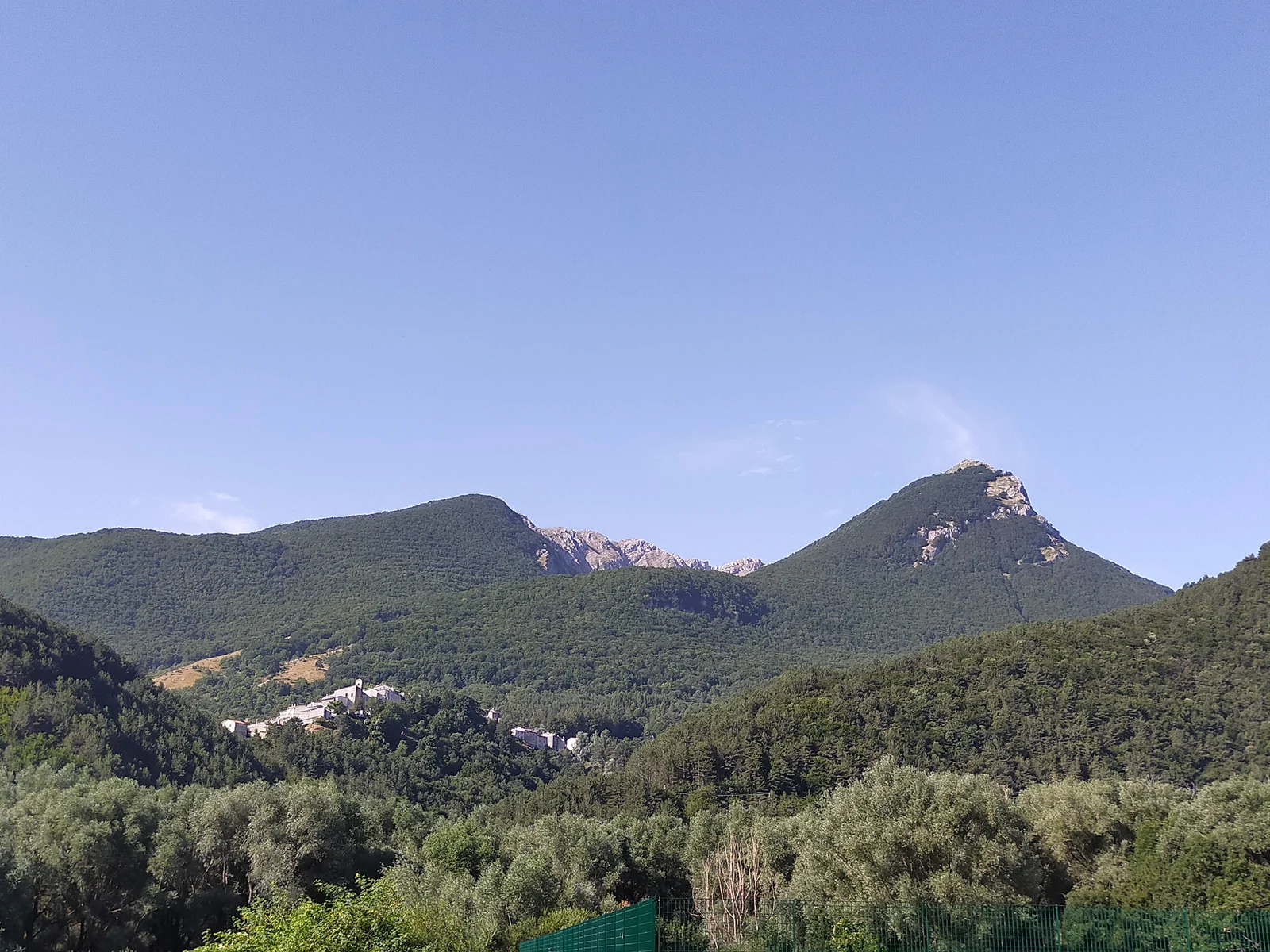 Montagne e boschi intorno a Civitella Alfedena, nel Parco Nazionale d’Abruzzo, Lazio e Molise