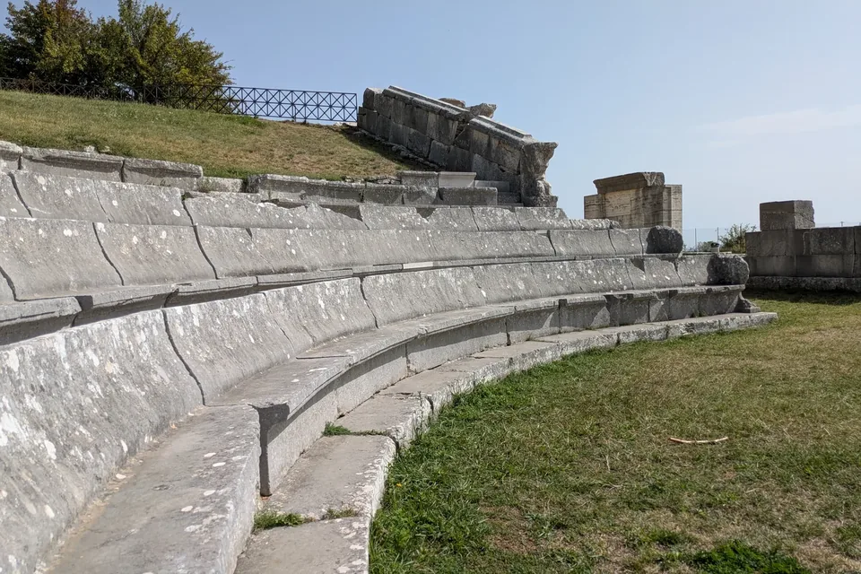 Le gradinate in pietra del santuario italico di Pietrabbondante