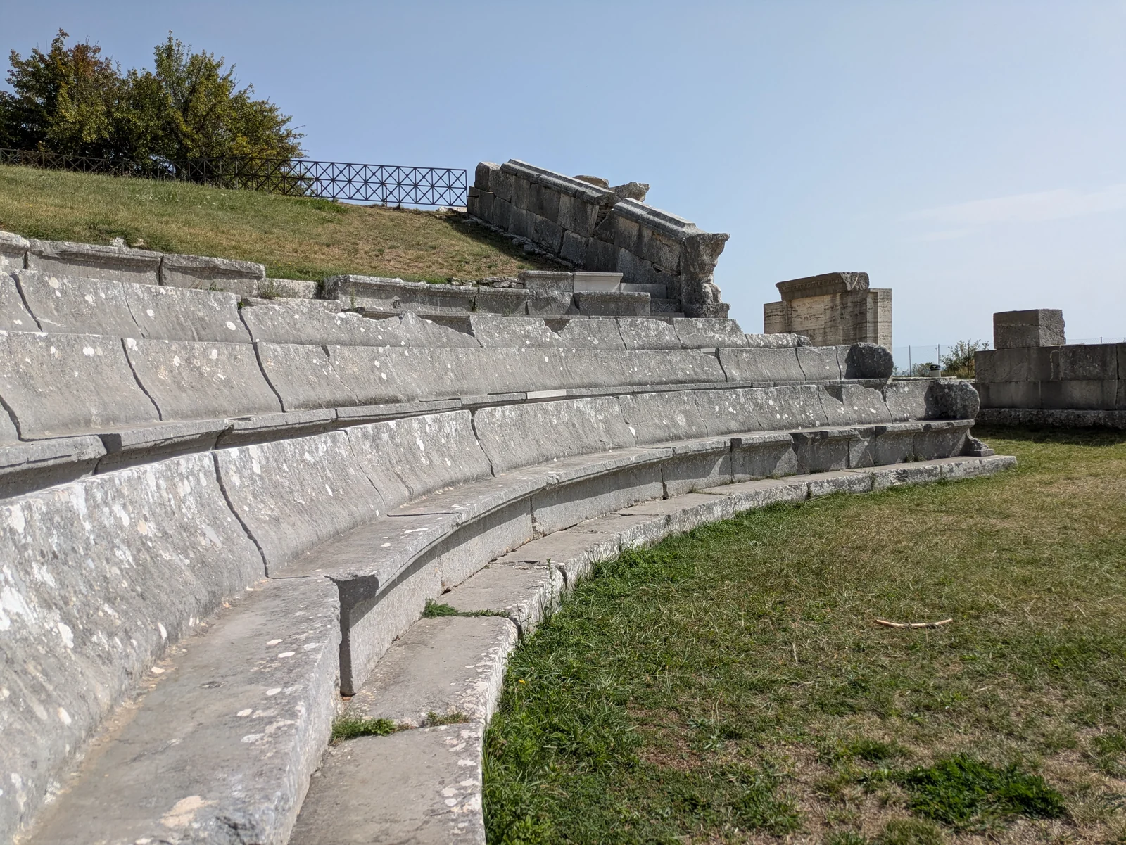 Le gradinate in pietra del santuario italico di Pietrabbondante