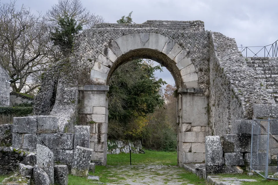 Porta Boiano nell’area archeologica di Saepinum-Altilia