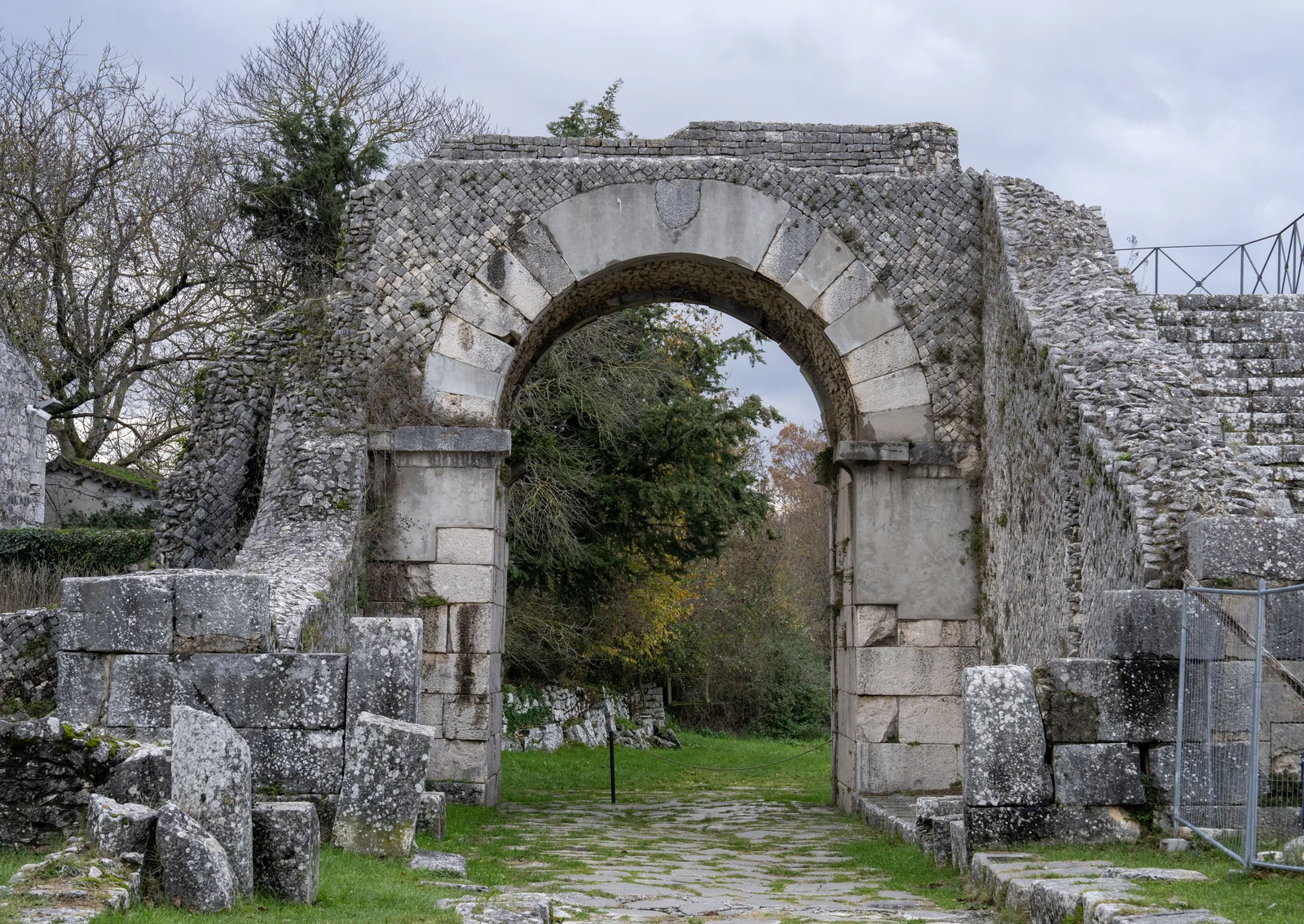 Porta Boiano nell’area archeologica di Saepinum-Altilia