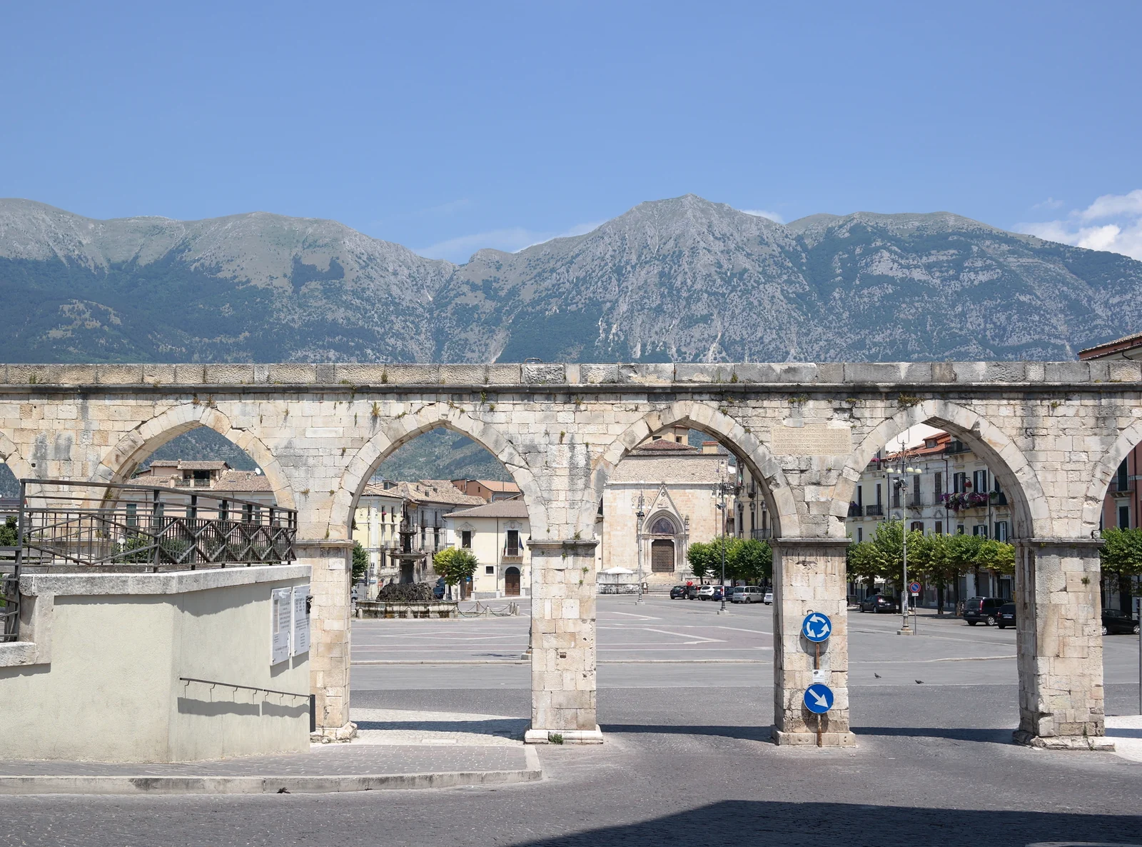 Sulmona, l’acquedotto medievale in piazza Garibaldi