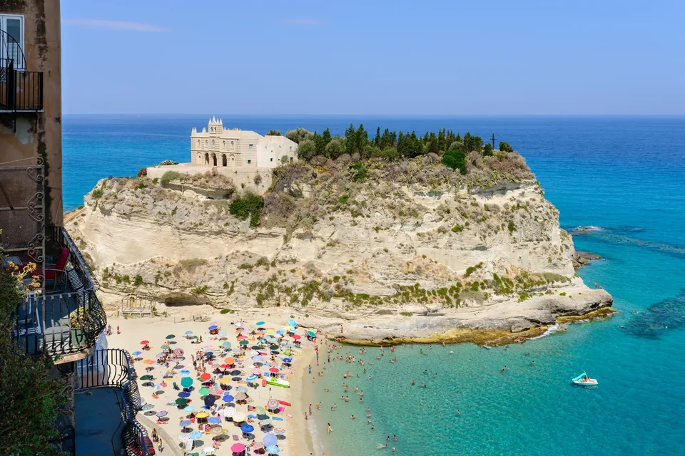Tropea, il santuario di Santa Maria dell'Isola