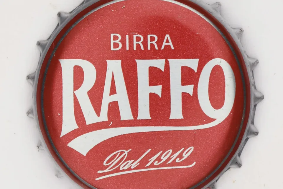 Tappo di una birra Raffo