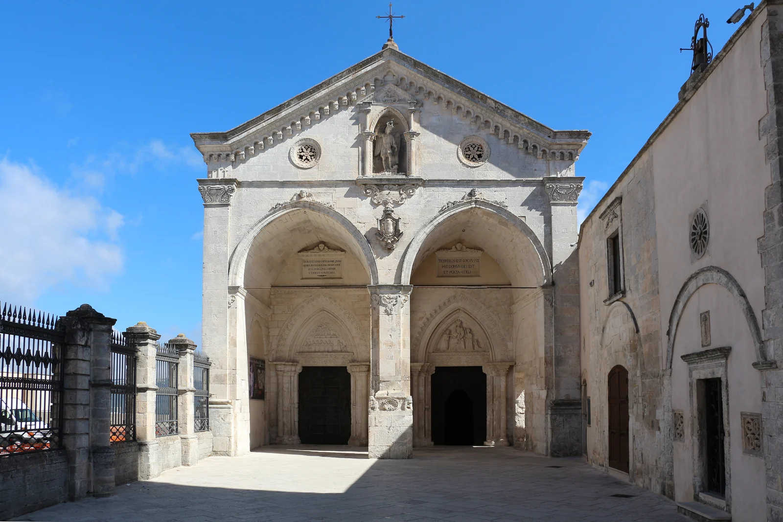 Il santuario di San Michele Arcangelo a Monte Sant'Angelo, sul Gargano