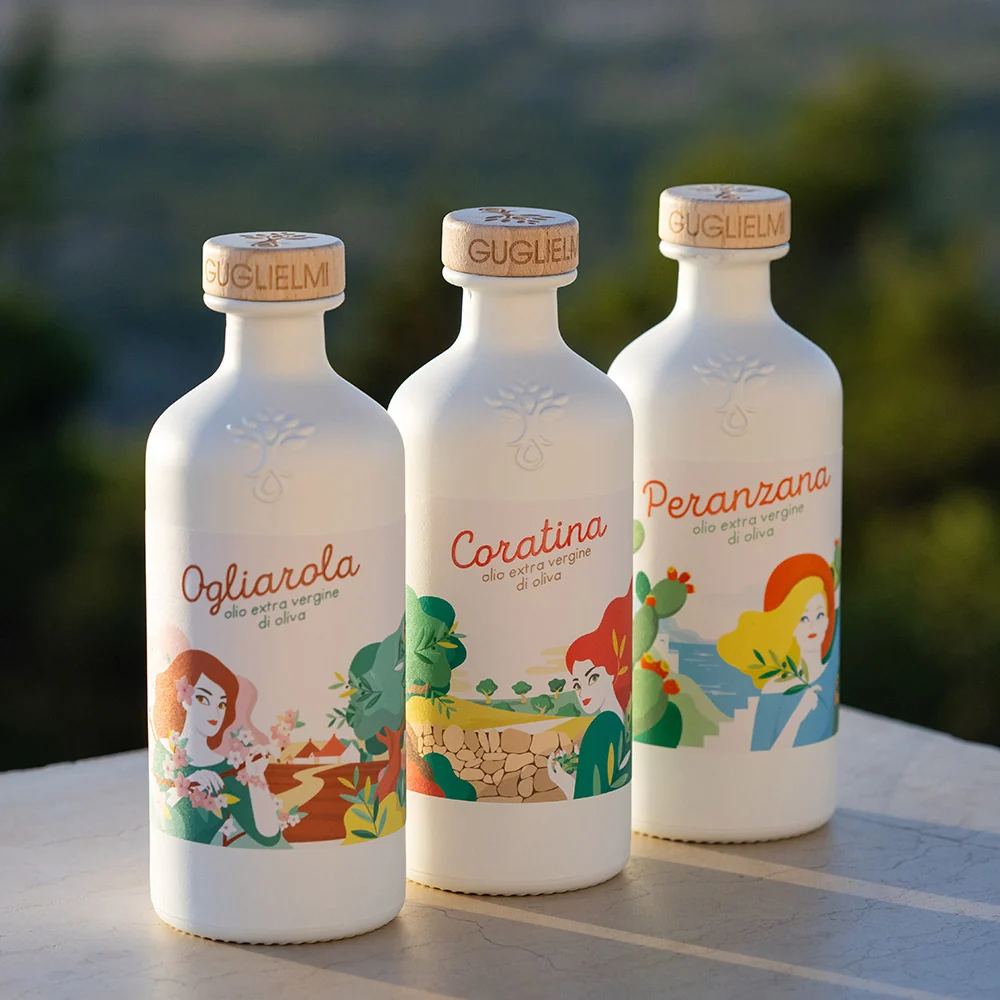 Tre bottiglie degli oli monocultivar Guglielmi